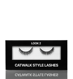Cils en bande style défilé, look 2