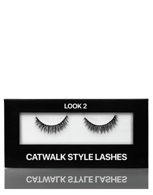 Cils en bande style défilé, look 2