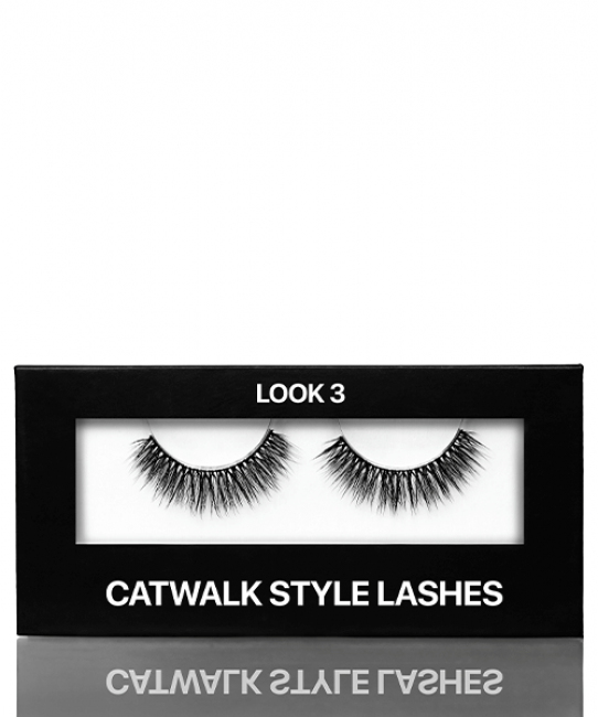 Cils en bande style défilé, look 3